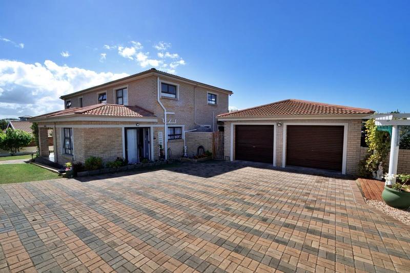4 Bedroom Property for Sale in Stilbaai Wes Western Cape